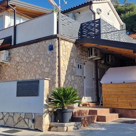 Apartmani Dutkovic Vrboska Dış mekan fotoğraf